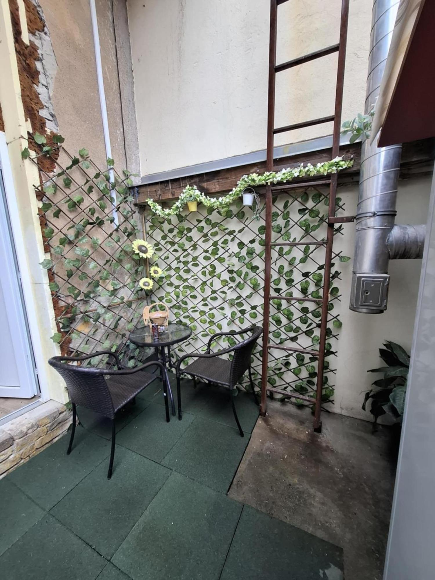 Charming Studio In The City Centre Budapest Exterior foto
